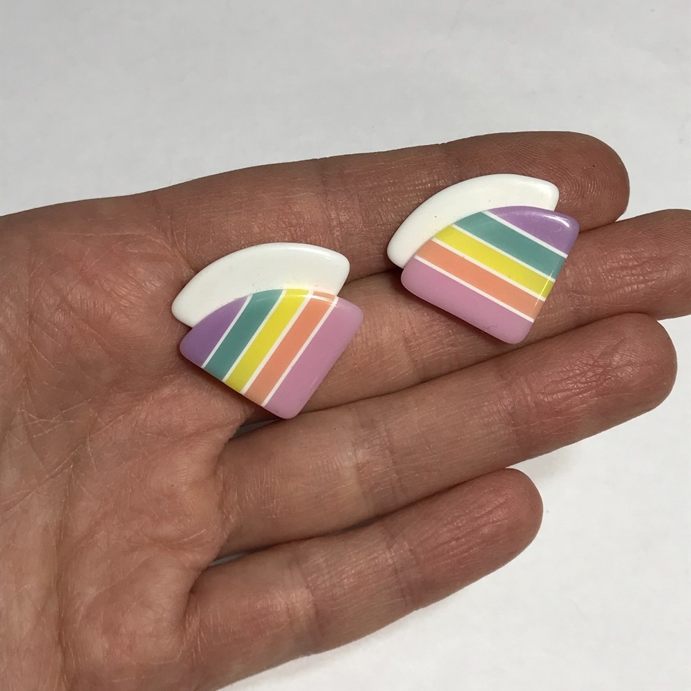 Vintage  Plastic Resin Rainbow Stud Earrings Fan Shaped Costume Earrings